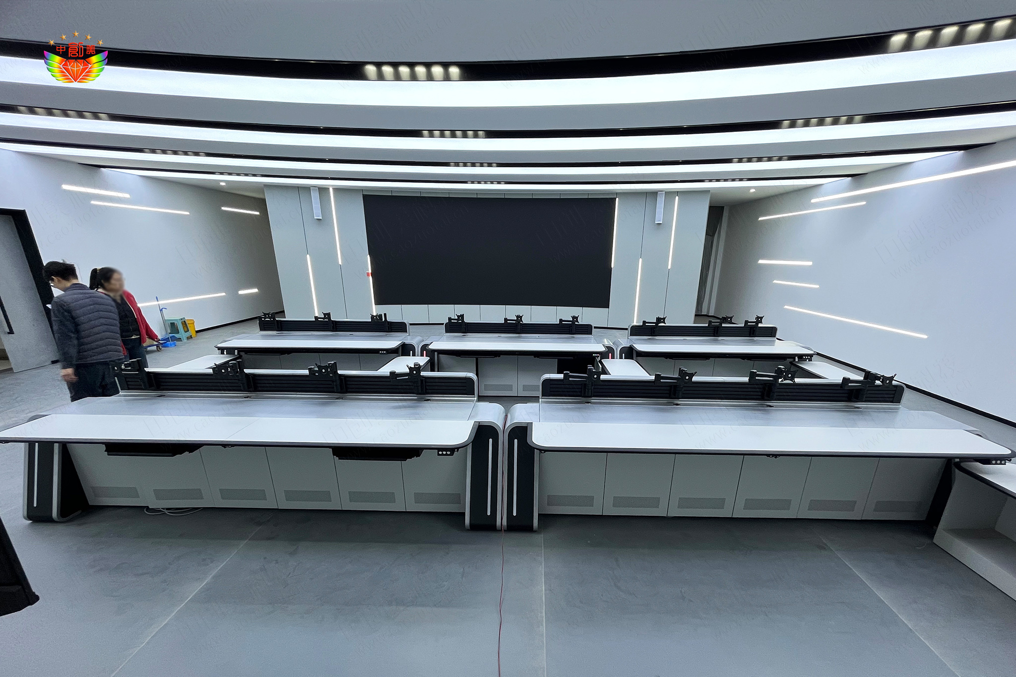 智慧城市指揮中心監控操作臺照片